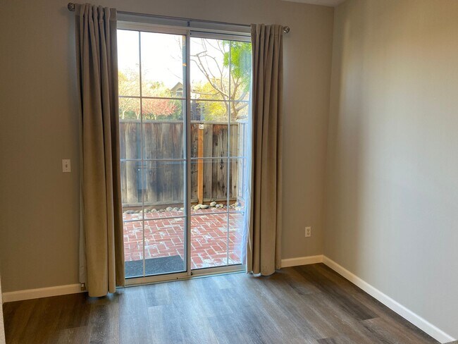 Building Photo - Light and Bright 4 Bedroom, 3 Bathroom Home in San Jose!