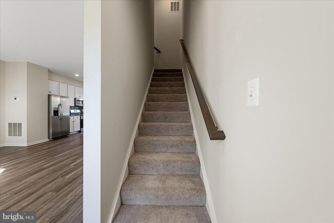 Building Photo - 403 18th Ave