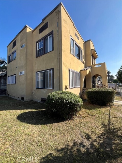 Building Photo - 1355 W 49th St