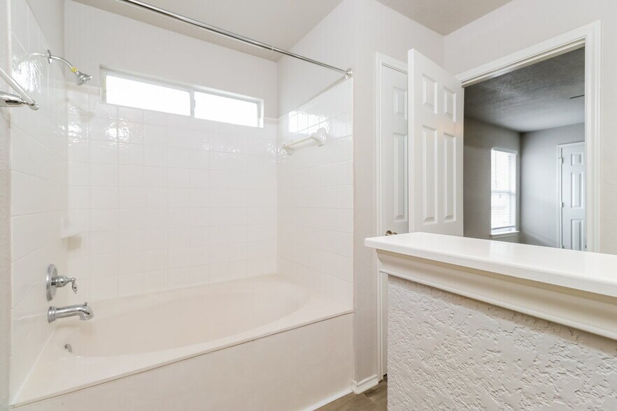 Building Photo - 331 Altamont St