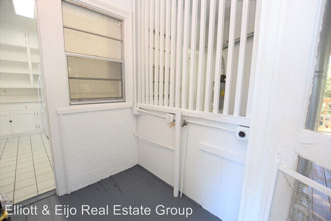 Building Photo - 211 E Park St