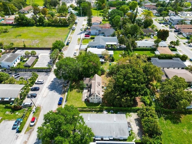 Building Photo - 1238 NE 112th St