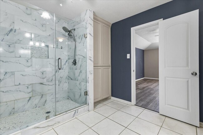 Building Photo - 16218 Bunker Ridge Rd