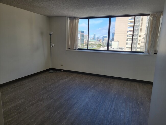 Building Photo - 2444 Hihiwai St