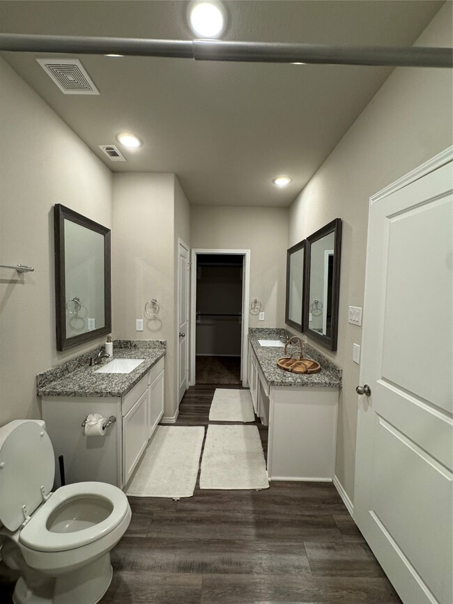 Building Photo - 710 Crystal River