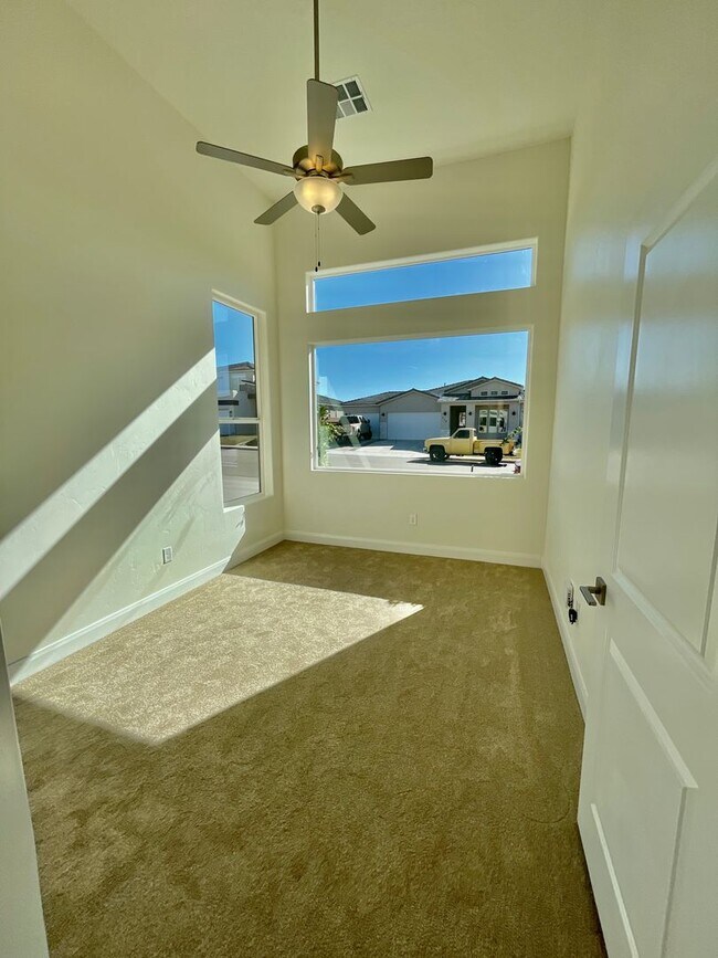 Building Photo - Three Bedroom Home in Washington Fields