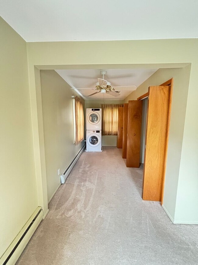 Building Photo - Spacious 3br Home for rent located in Whitehall, Echo Heights!