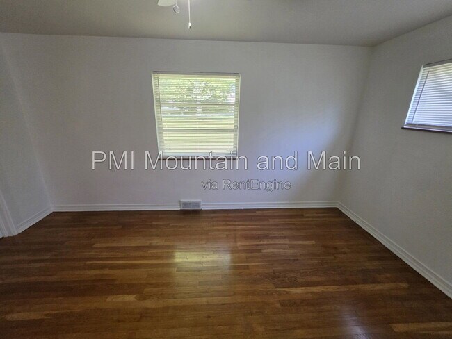 Building Photo - 99 Marlborough Rd