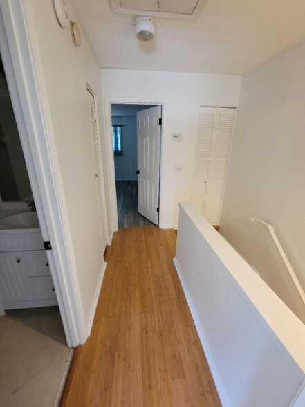 Building Photo - 3801 Crown Point Rd