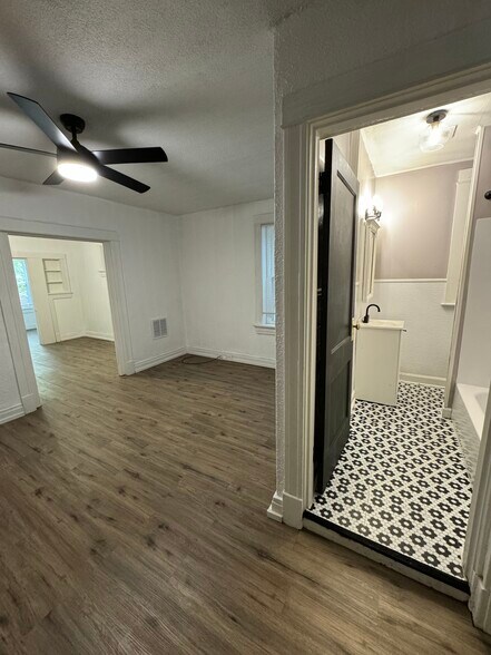 Building Photo - 3926 Utah St