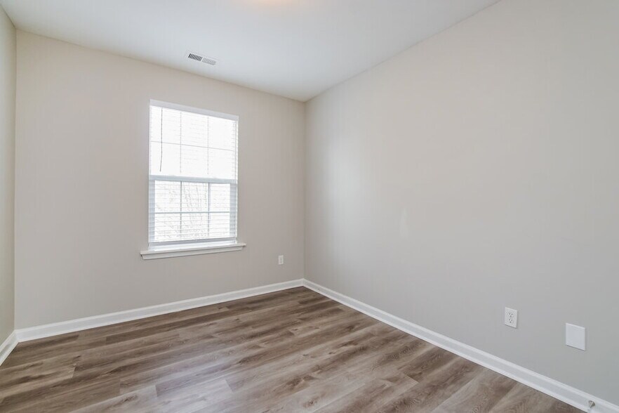 Building Photo - 4009 Laurel Glen Dr