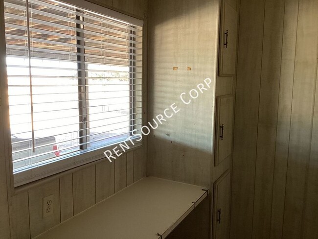 Building Photo - San Bernardino County Rental located in Ne...