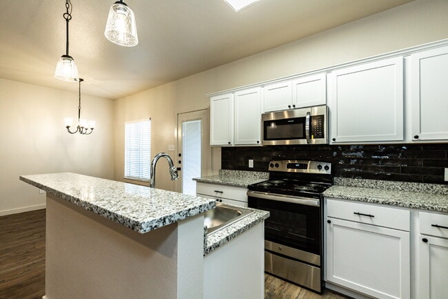 Building Photo - Like-New Modern Townhomes in Cooper ISD!