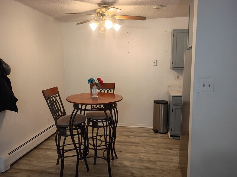 Building Photo - 451 Golden Cir