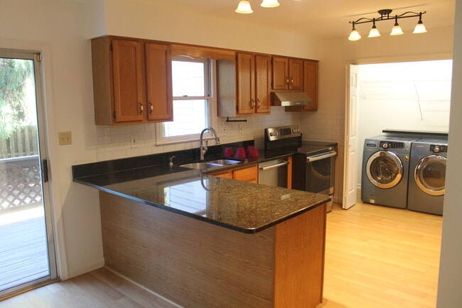 Building Photo - 120 Eaglesmere Cir