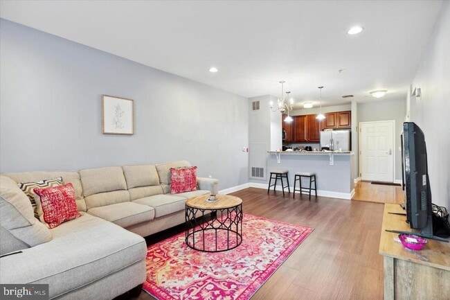 Primary Photo - 200 W Elm St