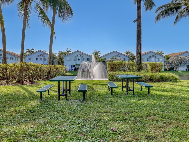 Building Photo - 2226 Oakmont Dr