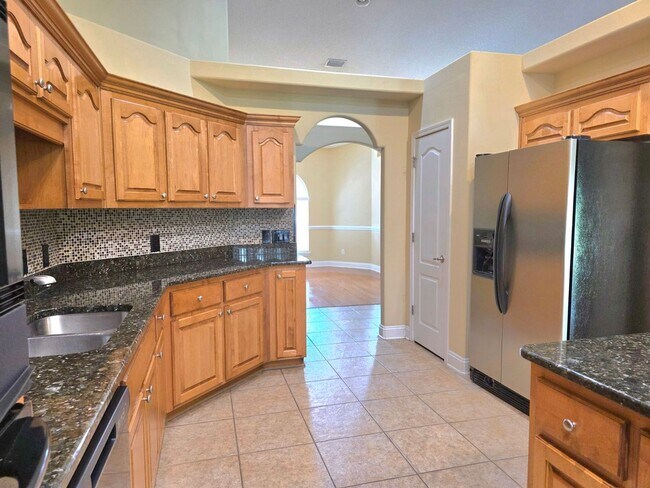 Building Photo - Backyard Paradise in Gated Cottonwood!