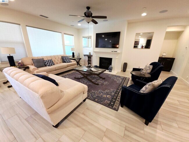 Building Photo - 2488 Remy Cantos Dr