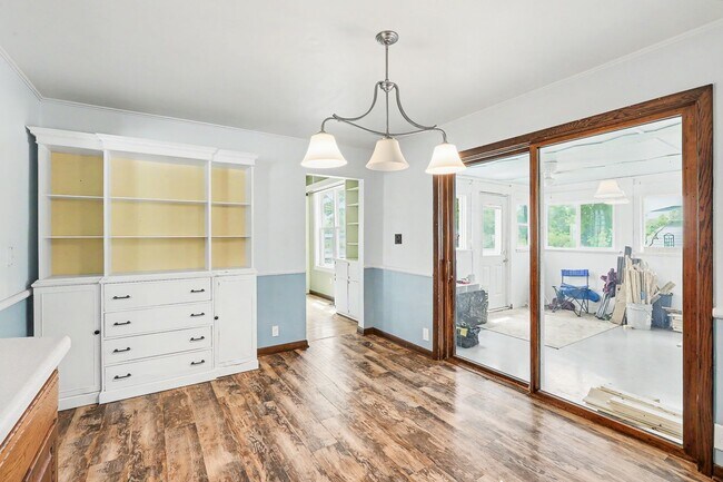 Building Photo - For Rent – 4 Bed 2 Bath Home