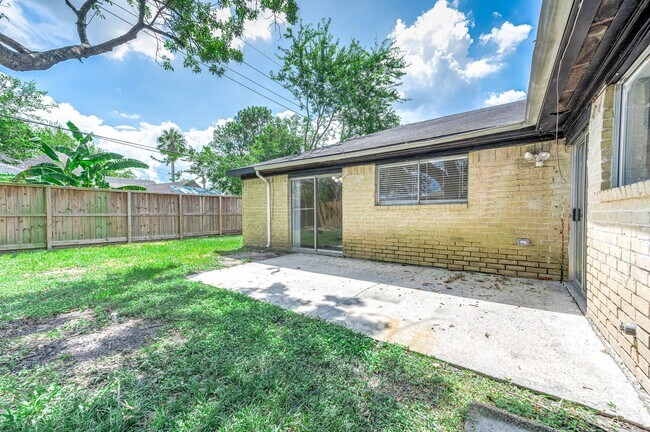 Building Photo - 10230 Trade Winds Dr