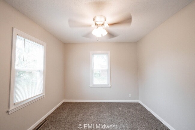 Building Photo - "Charming 3-Bed Home in Indianapolis – Coz...