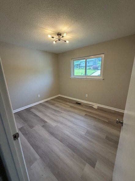 Building Photo - 607 Mountain Wood Dr