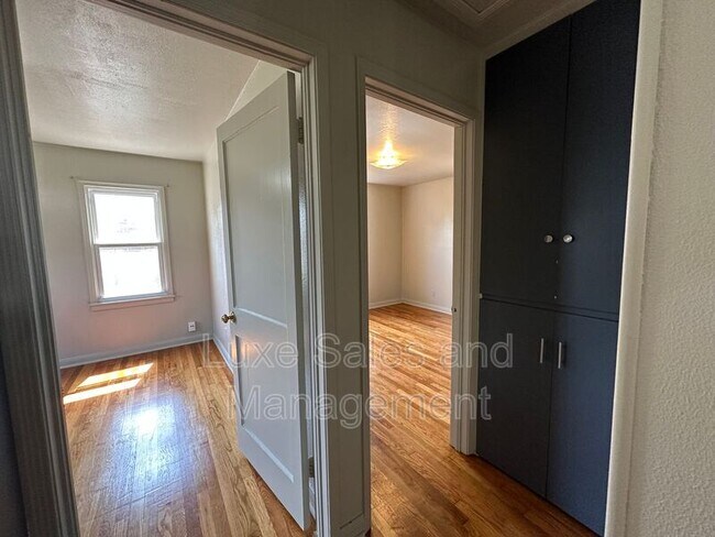 Building Photo - 206 E Myrtle Dr