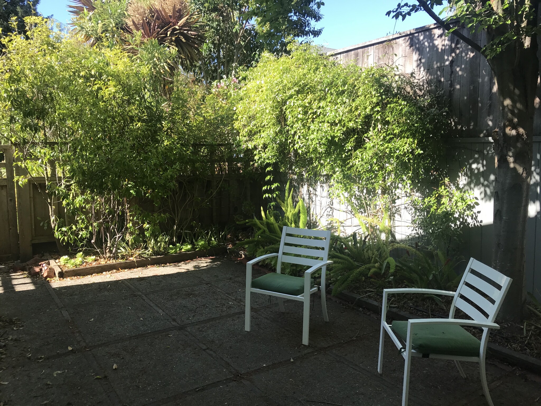 Private Patio - 3031 Fulton St