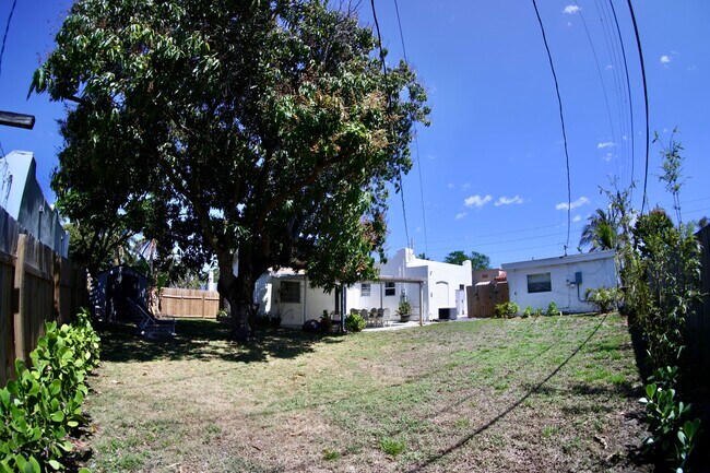 Building Photo - 620 Winters St