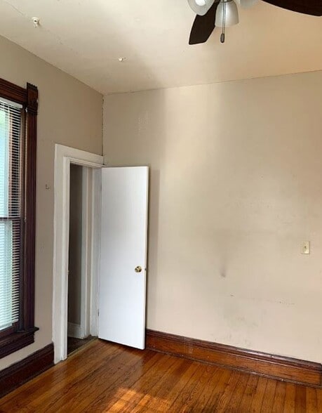 Building Photo - 830 Bowery St