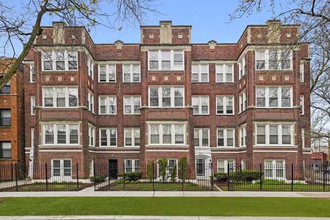 Building Photo - 4956 N Ridgeway Ave