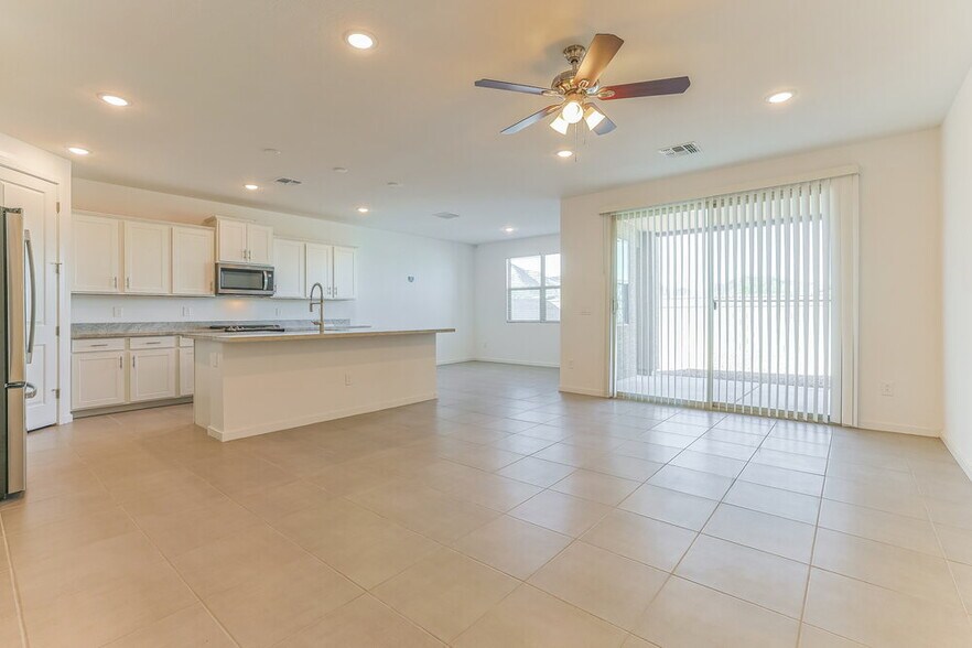 Building Photo - 35792 N Bloom St