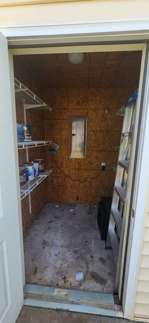 Building Photo - 4 Bedroom - Less than 2 miles from Swamp R...
