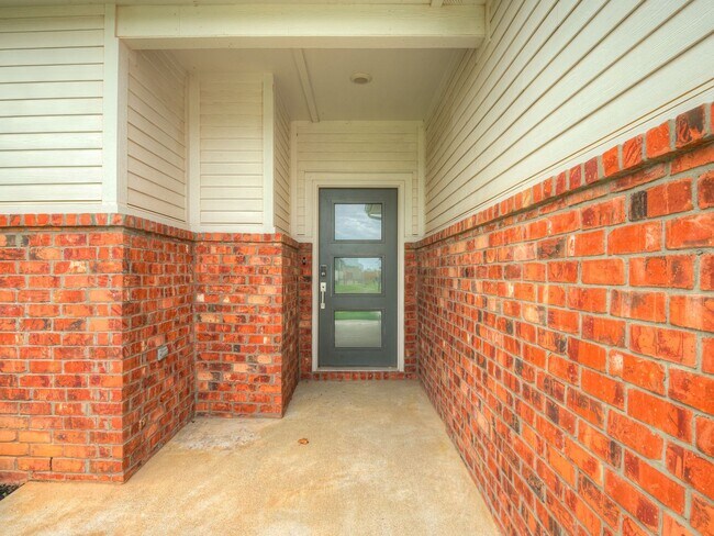 Building Photo - Beautiful New Construction Home in Edmond