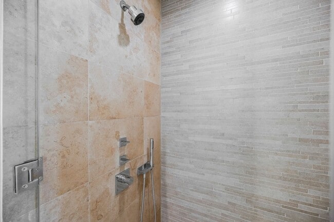 Building Photo - 1 bedroom in the heart of City Center on t...