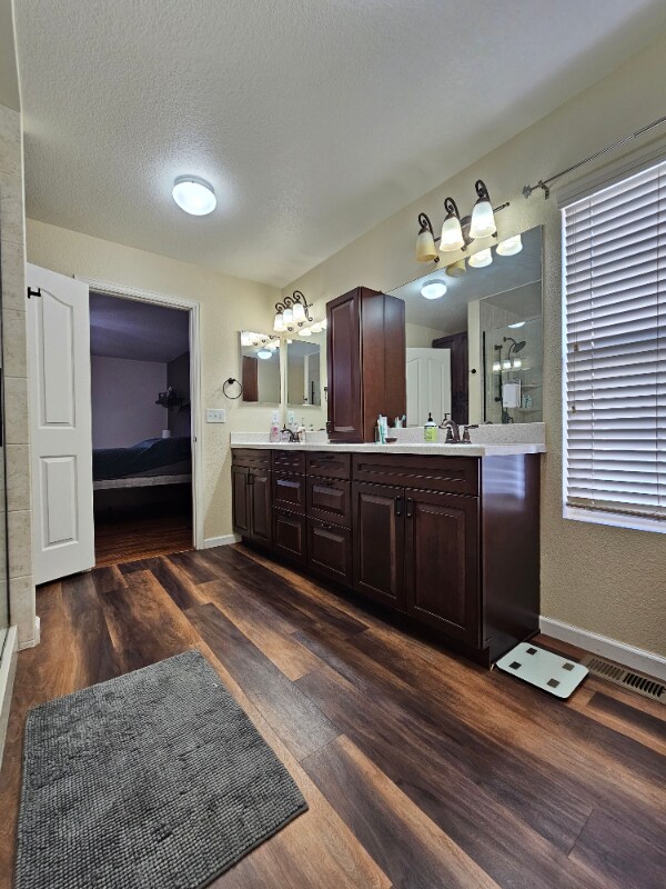 Building Photo - 9585 Castle Oaks Dr