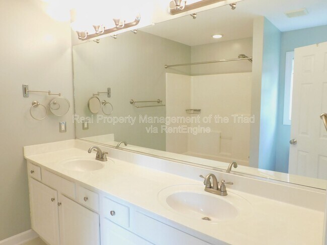 Building Photo - 2804 Mitchell Wood Dr