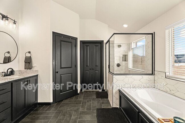 Building Photo - 2805 Crystal Creek Dr