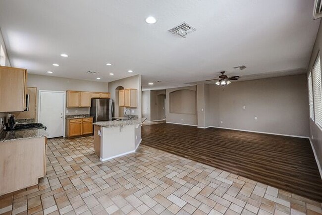 Building Photo - Lovely 4Bedroom/2Bath in the Heart of Chandler
