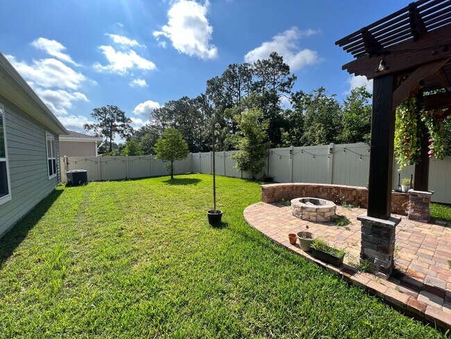 Building Photo - Beautiful 4/3 Carter Hall Home!