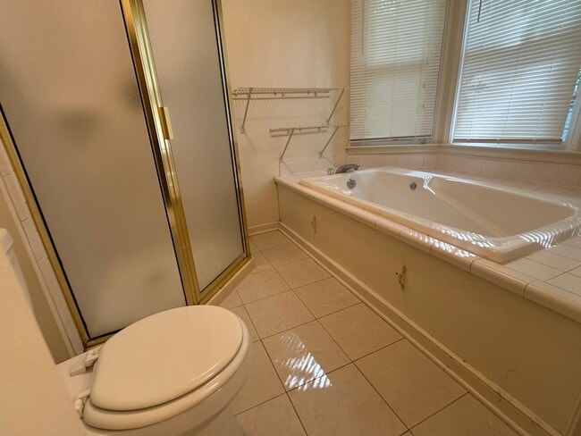 Building Photo - For Rent: Charming 4-Bedroom Colonial in C...