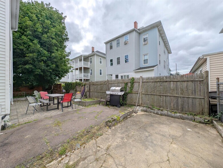 Building Photo - 9 Bonner Ave