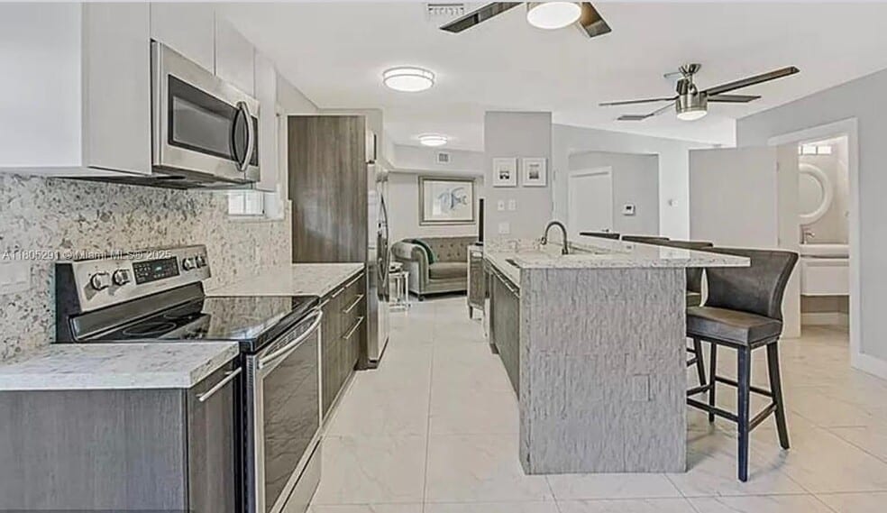 Primary Photo - 725 SE 14th Ct