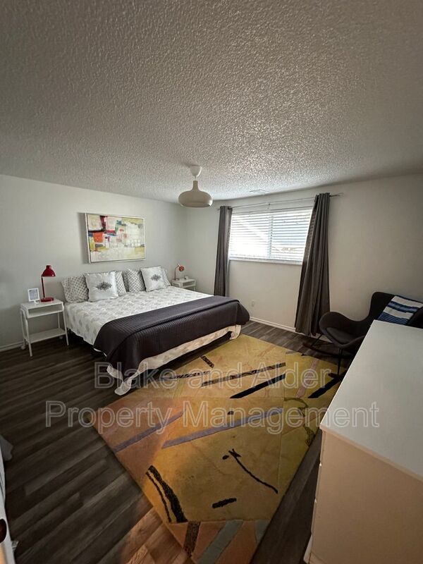 Building Photo - 5934 SW 30th Ave