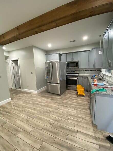 Full kitchen - 372 Walnut St