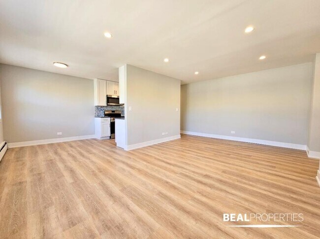 Building Photo - 1 bedroom in CHICAGO IL 60657