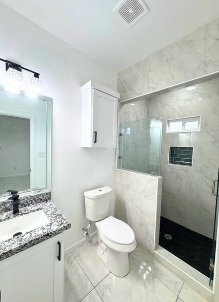 Building Photo - 912 N Woodson Ave