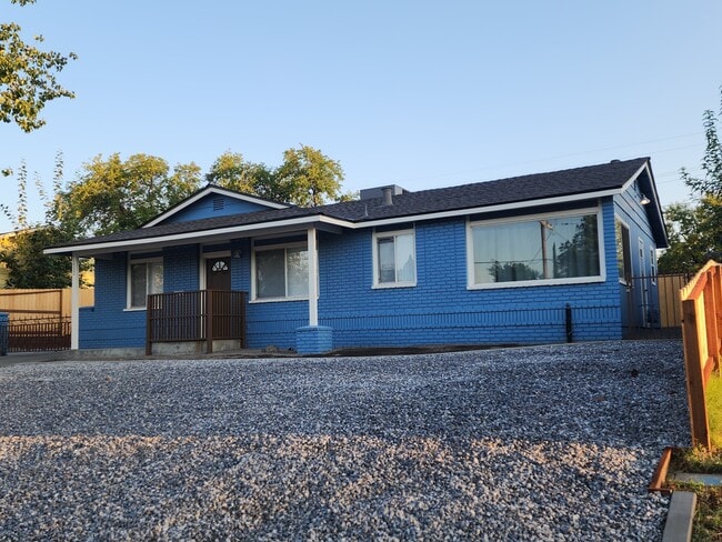 Primary Photo - 1530 Aloha St
