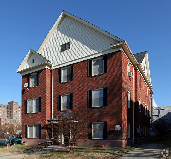 Primary Photo - Colonial Apartments